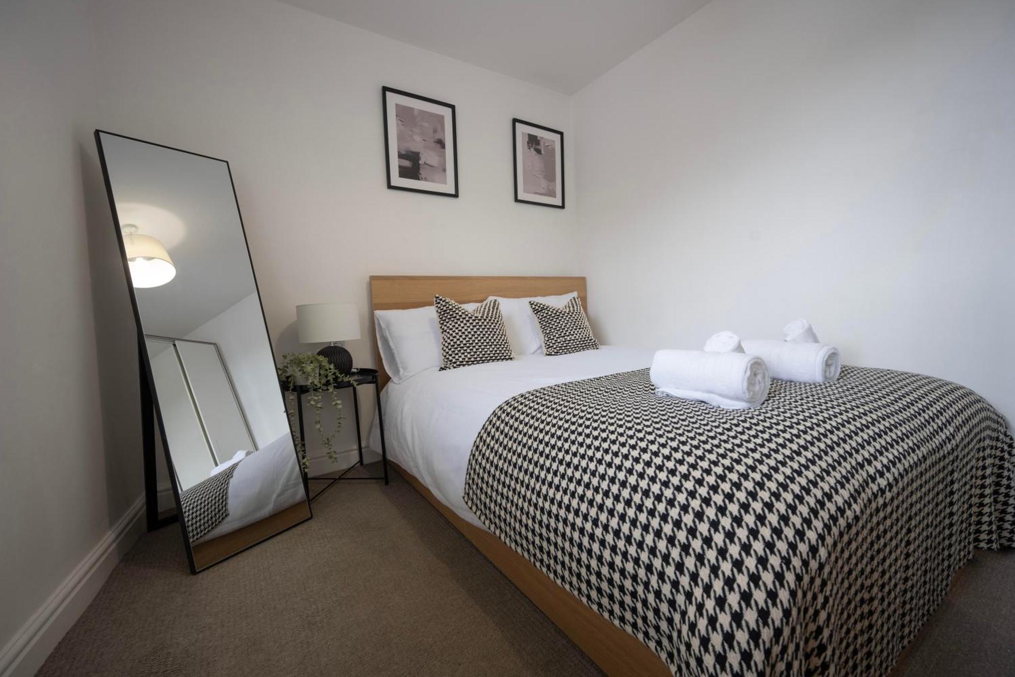 3-Bedroom Charming Central House แคนเทอร์เบอรี ภายนอก รูปภาพ